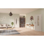 Main-Milieuansicht der in der Wand laufenden GARANT Schiebetür 0160-60 Silver Grey CePaL mit Lichtausschnitt LA-5 schlossseitig Sprosse SP10