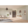 Main-Milieuansicht der in der Wand laufenden GARANT Schiebetür 0160-60 Silver Grey CePaL mit Lichtausschnitt LA-6 Sprosse SP1