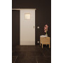 Front-Milieuansicht der vor der Wand laufenden GARANT Feuchtraum-Schiebetür D354-60 Designer White Resopal mit Lichtausschnitt LA-7
