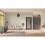 Front-Milieuansicht der in der Wand laufenden GARANT Schiebetür Matt RAL 9005 G-TEC mit Lichtausschnitt LA-3 Sprosse SP4