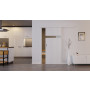 Front-Milieuansicht der vor der Wand laufenden HÖRMANN Schiebetür Pure 1 Eiche Weiß Duradecor DesignLine mit Lichtausschnitt quer