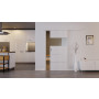 Front-Milieuansicht der vor der Wand laufenden HÖRMANN Schiebetür Pure 2 Eiche Weiß Duradecor DesignLine mit Lichtausschnitt quer mit Lisene Steel 79