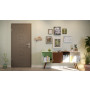 Front-Milieuansicht von HÖRMANN Wohnungseingangstür Groove 19 Staubgrau RAL 7037 Lack DesignLine
