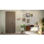 Front-Milieuansicht von HÖRMANN Wohnungseingangstür Groove 22 Staubgrau RAL 7037 Lack DesignLine