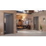 Main-Milieuansicht der in der Wand laufenden HÖRMANN Schiebetür Groove 23 Staubgrau RAL 7037 Lack DesignLine