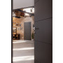 CloseUp-Milieuansicht von HÖRMANN Innentür Groove 15 Staubgrau RAL 7037 Lack DesignLine