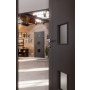 CloseUp-Milieuansicht von HÖRMANN Innentür Groove 16 Staubgrau RAL 7037 Lack DesignLine mit Lichtausschnitt LA 10