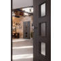 CloseUp-Milieuansicht von HÖRMANN Innentür Groove 20 Staubgrau RAL 7037 Lack DesignLine mit Lichtausschnitt LA 5