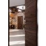 CloseUp-Milieuansicht von HÖRMANN Innentür Pure 1 Alpineiche quer Duradecor DesignLine mit Lichtausschnitt Bandseite