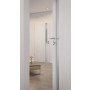 CloseUp-Milieuansicht von HÖRMANN Innentür Pure 1 Eiche Weiß Duradecor DesignLine mit Lichtausschnitt Schlossseite