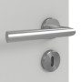 Detailansicht der Oberfläche von GARANT Feuchtraumtür D92-60 Dove Grey Resopal mit Lichtausschnitt LA-13