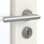 Detailansicht der Oberfläche von GARANT Zimmertür Weiß Struktur Premium CPL mit Lichtausschnitt LA-3 Sprosse SP1