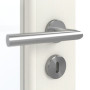 Detailansicht der Oberfläche von GARANT Zimmertür Weiß Struktur Premium CPL mit Lichtausschnitt LA-3 Sprosse SP2