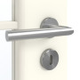 Detailansicht der Oberfläche von GARANT Zimmertür W980ST15 Platinweiß GHK08 mit Lichtausschnitt LA-4 schlossseitig Sprosse SP10