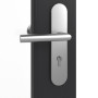 Detailansicht der Oberfläche von GARANT Wohnungseingangstür Matt RAL 9005 G-TEC mit Lichtausschnitt LA-5 schlossseitig
