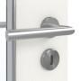 Detailansicht der Oberfläche von GARANT Feuchtraumtür Authentic Bianco GCK08 mit Lichtausschnitt LA-DIN