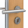 Detailansicht der Oberfläche von GARANT Feuchtraumtür Eiche Premium GCK08 mit Lichtausschnitt LA-4 schlossseitig