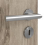Detailansicht der Oberfläche von HÖRMANN Innentür Pure 2 Nordeiche Duradecor DesignLine mit Lichtausschnitt quer mit bündiger Lisene Plain 80-7