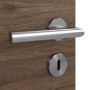 Detailansicht der Oberfläche von HÖRMANN Innentür Pure 2 Alpineiche quer Duradecor DesignLine mit Lichtausschnitt quer mit Lisene Steel 79
