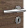 Detailansicht der Oberfläche von HÖRMANN Innentür Pure 2 Alpineiche quer Duradecor DesignLine mit Lichtausschnitt quer mit Lisene Steel 80