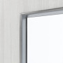 Detailansicht des Lichtausschnitts von GARANT Feuchtraum-Schiebetür Authentic Grigio GCK08 mit Lichtausschnitt LA-5 bandseitig