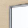Detailansicht des Lichtausschnitts von GARANT Feuchtraumtür Quer Authentic Sand GCK08 mit Lichtausschnitt LA-5 bandseitig